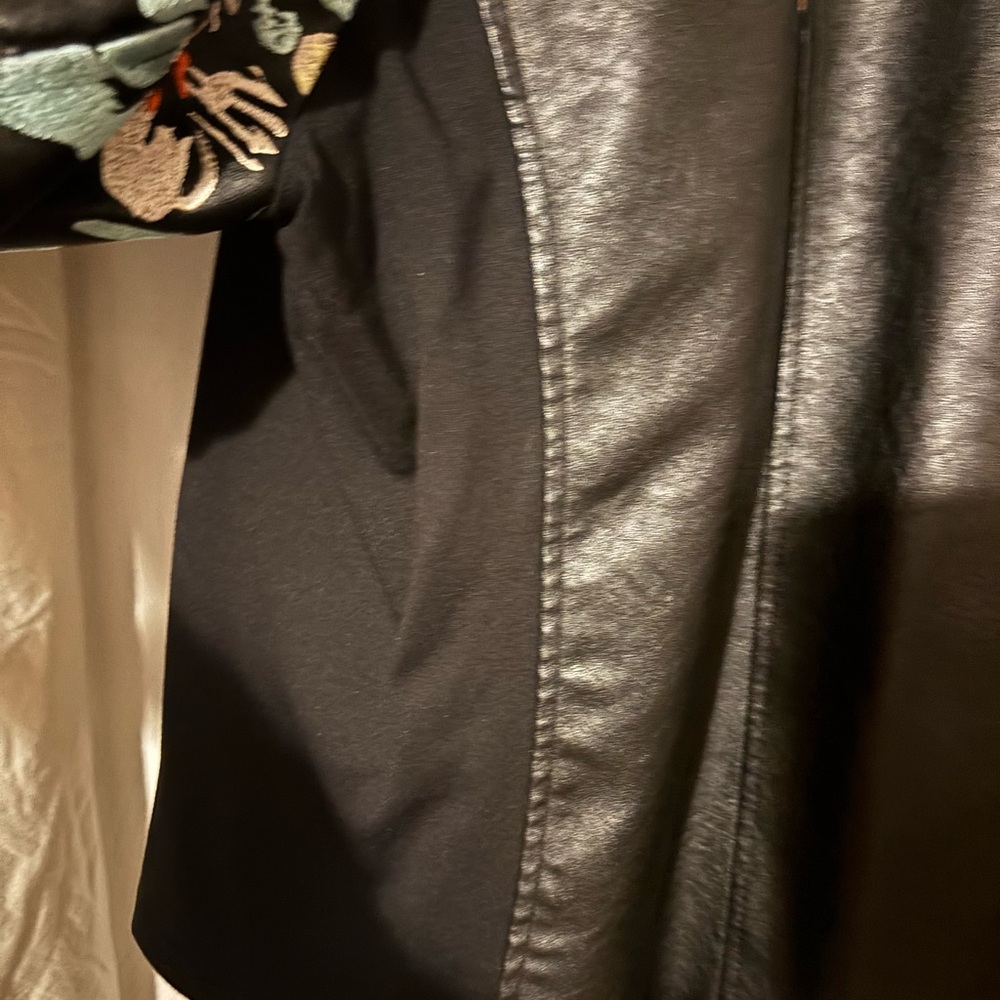 Colleen Lopez Black Jacket with Multicolor Floral Embroidery - Picture 7 of 7